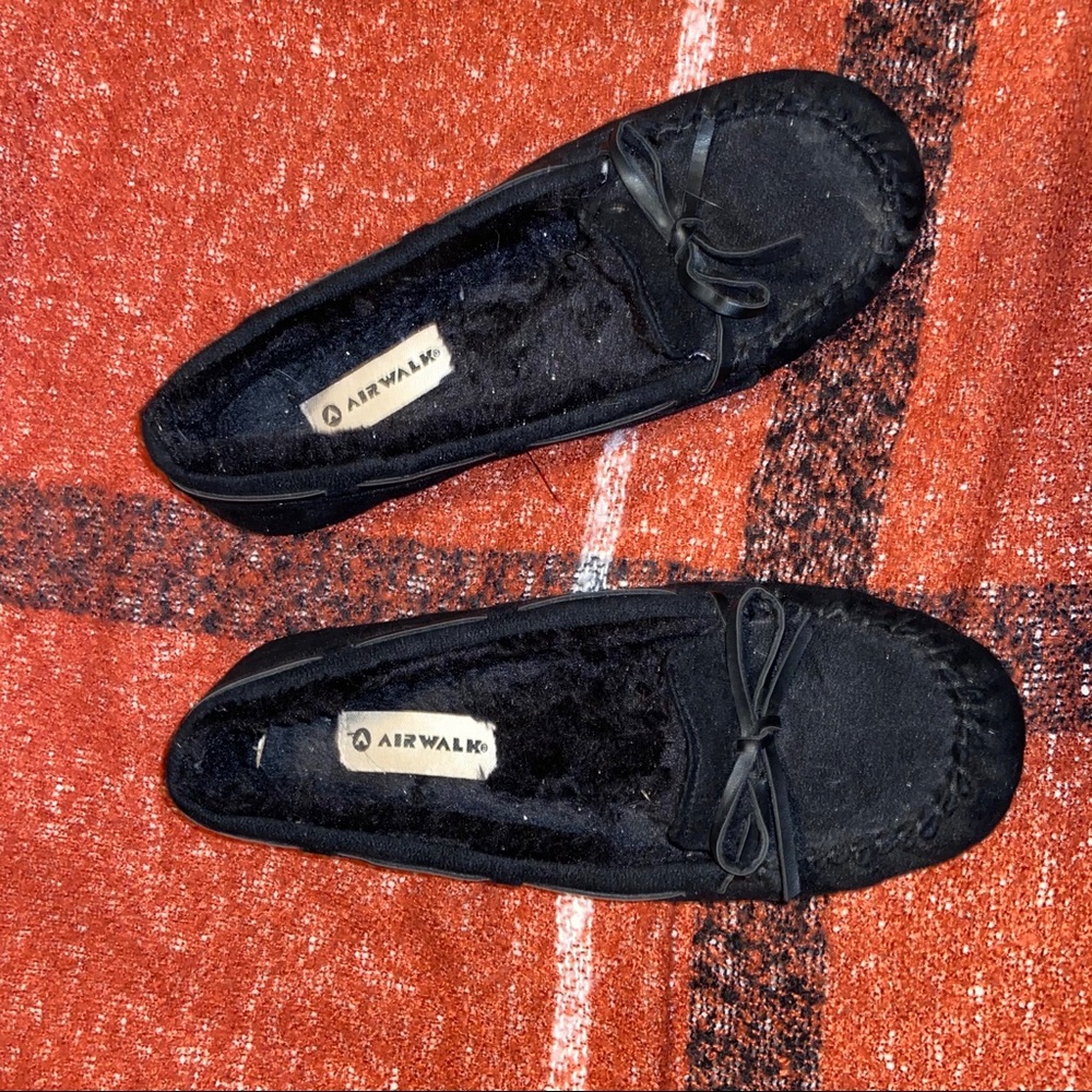 Black fuzzy slippers